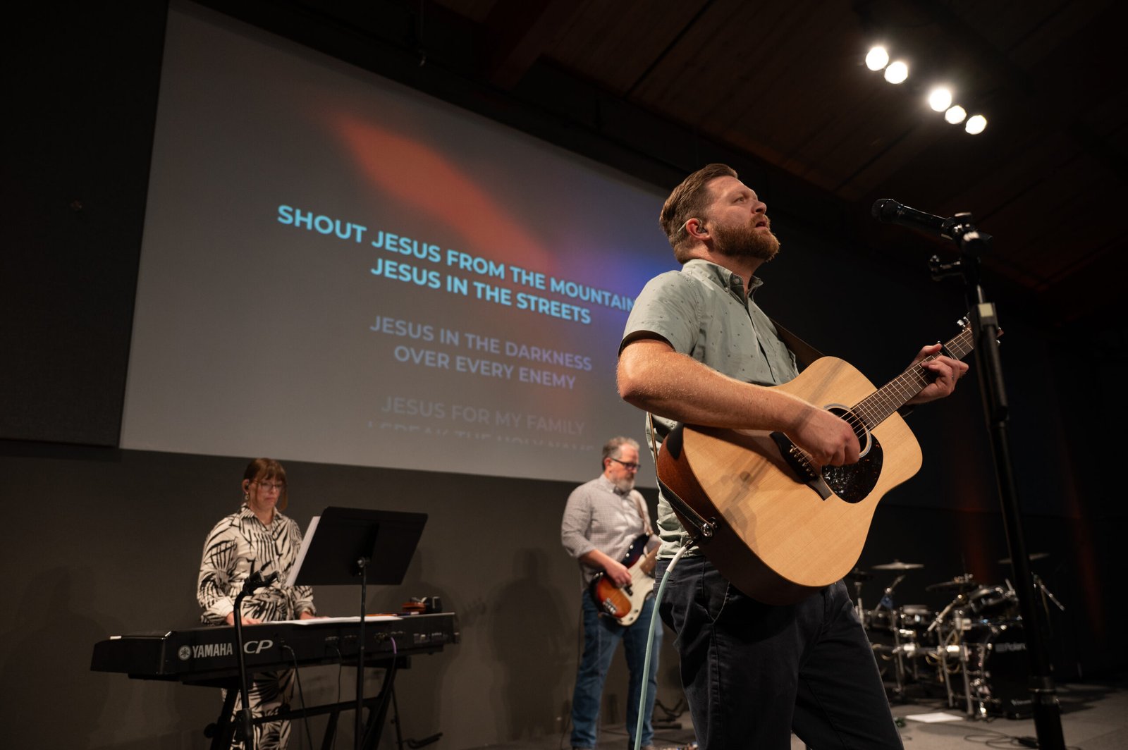 Z6B_8998 Worship High Res